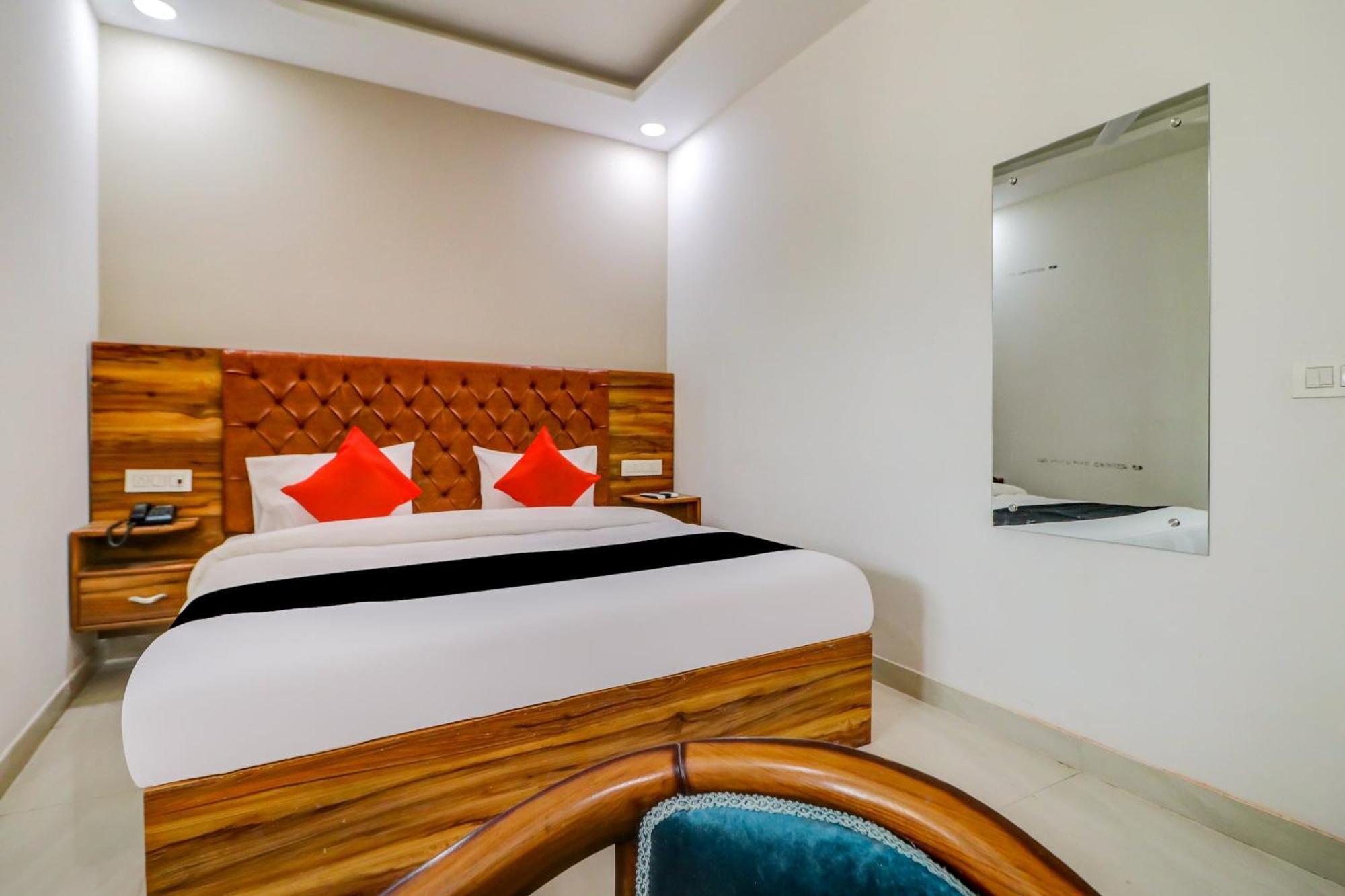 Oyo Flagship 80318 Hotel Sai Plaza Near Indira Gandhi International Airport Neu-Delhi Exterior foto