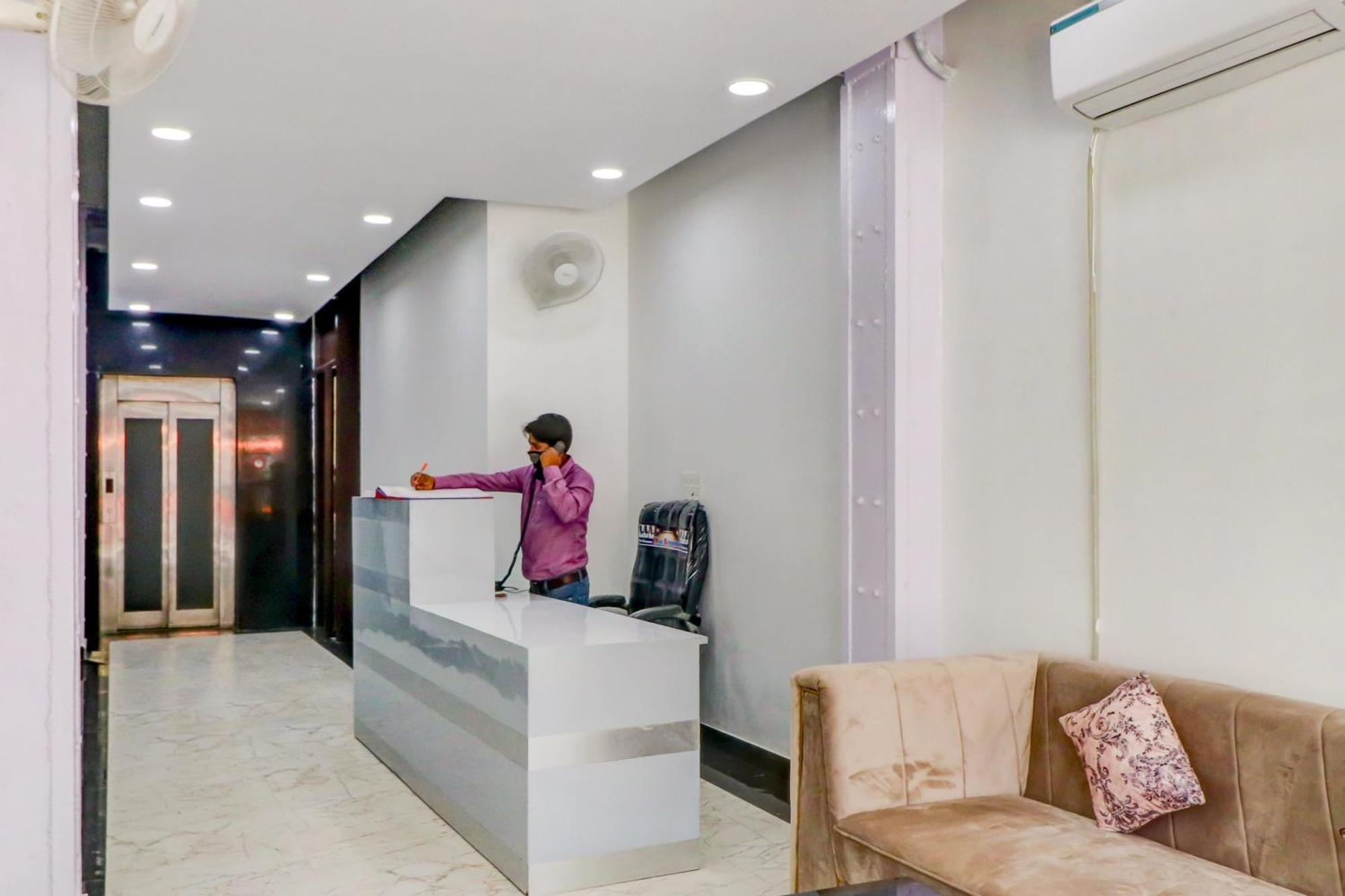 Oyo Flagship 80318 Hotel Sai Plaza Near Indira Gandhi International Airport Neu-Delhi Exterior foto