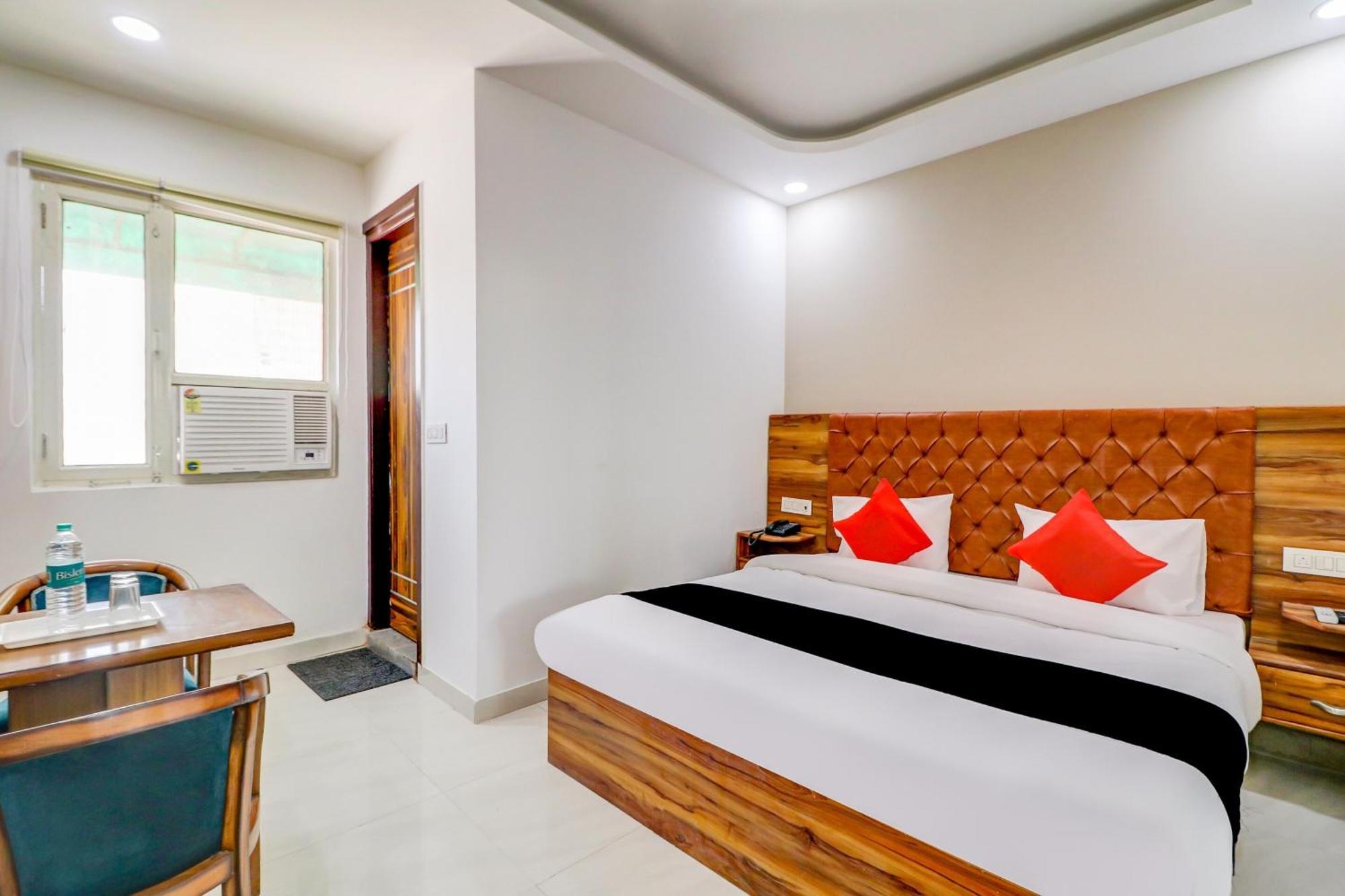 Oyo Flagship 80318 Hotel Sai Plaza Near Indira Gandhi International Airport Neu-Delhi Exterior foto
